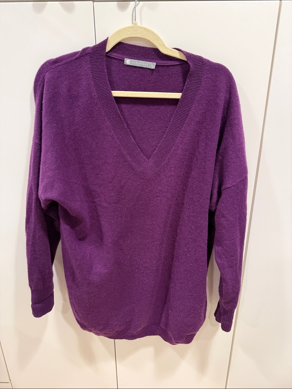 Quince Deep Purple V-Neck Cashmere Sweater